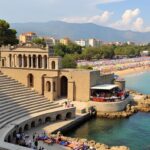 découvrez durrës en albanie avec notre guide complet des sites historiques incontournables et des plus belles plages pour des vacances alliant culture et détente.