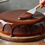 découvrez une recette facile et rapide de glaçage au chocolat au lait, idéale pour sublimer vos desserts avec une touche gourmande et onctueuse.