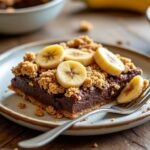 découvrez notre recette facile et rapide de crumble banane chocolat, un dessert gourmand à préparer en quelques minutes pour régaler toute la famille.